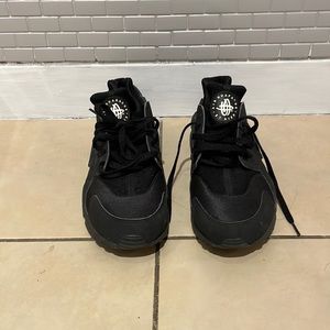 Size 11.5 Nike huarache